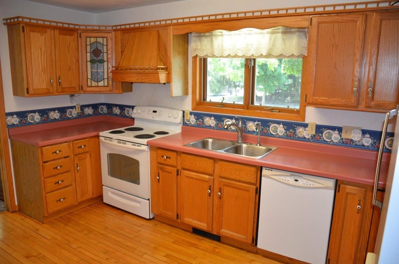 414 S 8th St, La Crescent, MN 55947