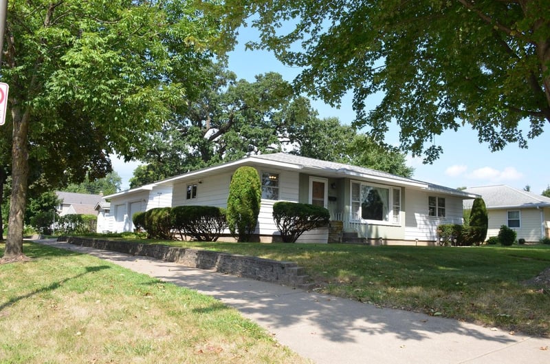414 S 8th St, La Crescent, MN 55947