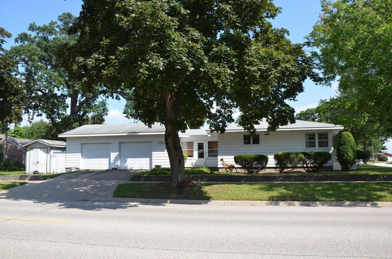 414 S 8th St, La Crescent, MN 55947