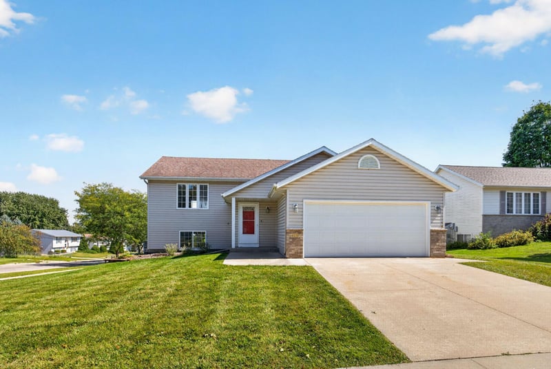4639 Manor Park Dr NW, Rochester, MN 55901
