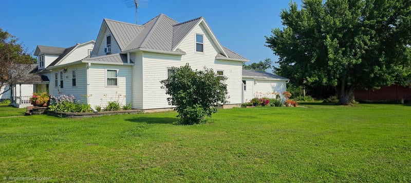 303 Minnesota Ave E, Sebeka, MN 56477