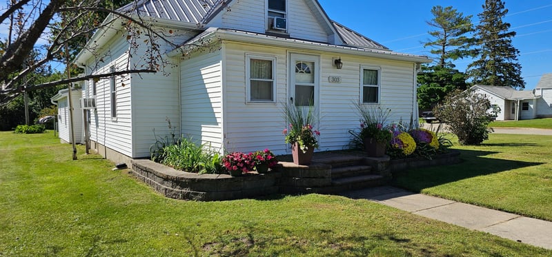 303 Minnesota Ave E, Sebeka, MN 56477