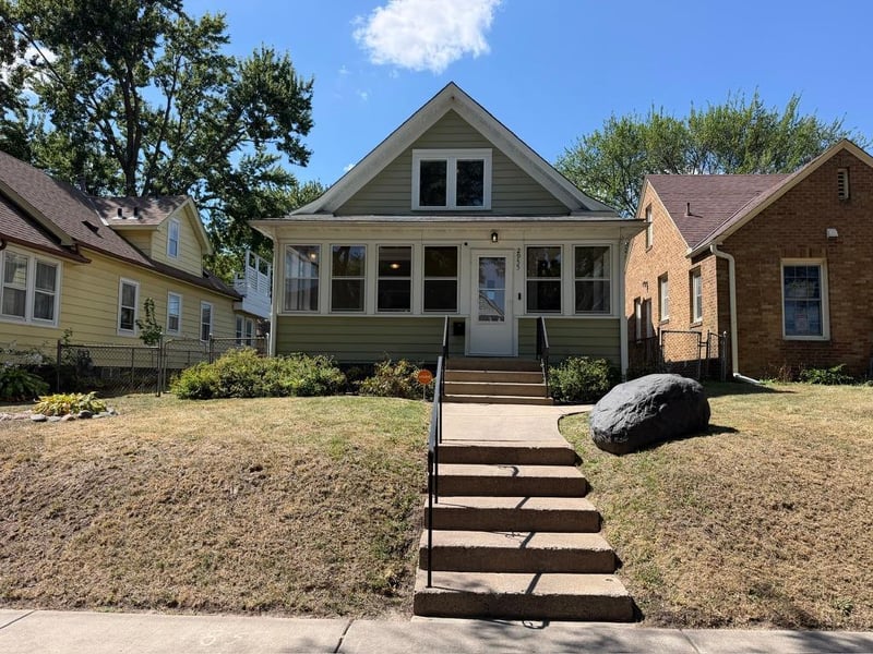 2955 Queen Ave N, Minneapolis, MN 55411