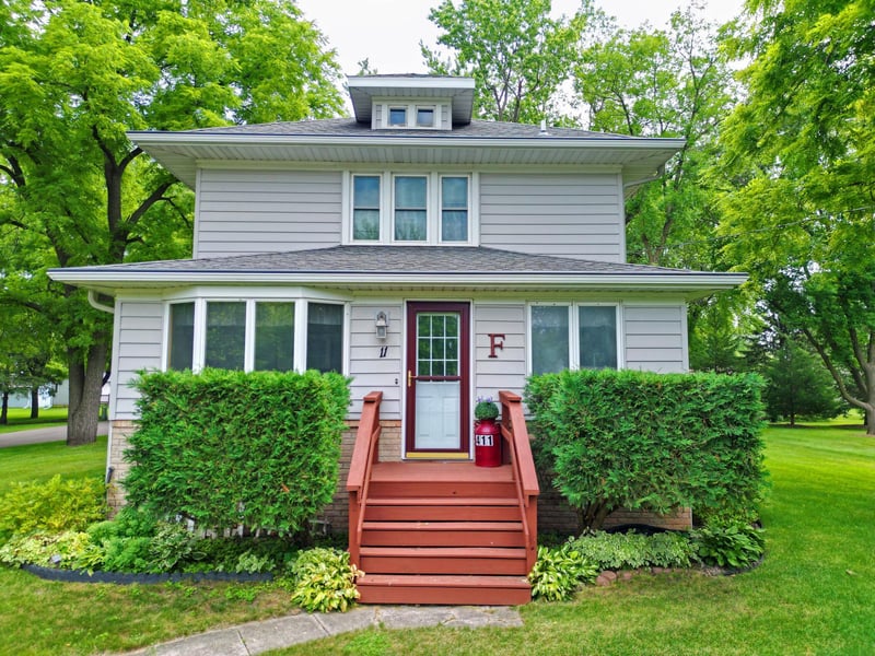 411 7th St E, Hector, MN 55342
