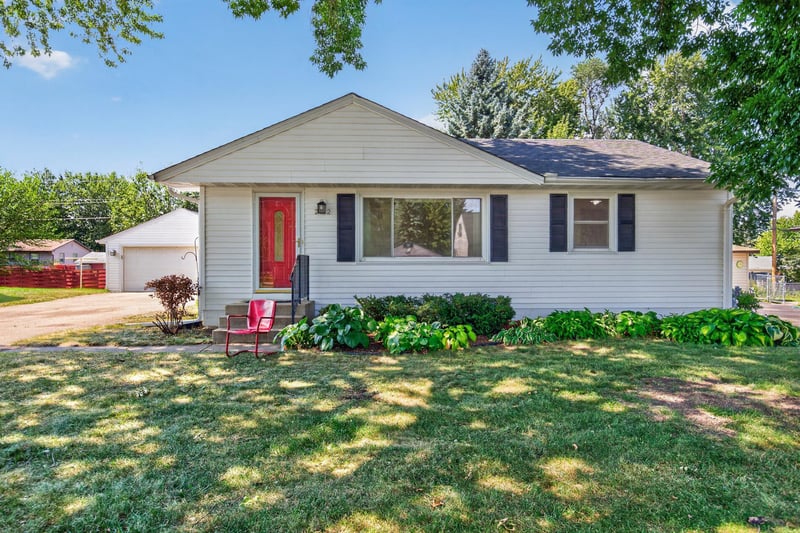 2142 Garnet Dr, Eagan, MN 55122
