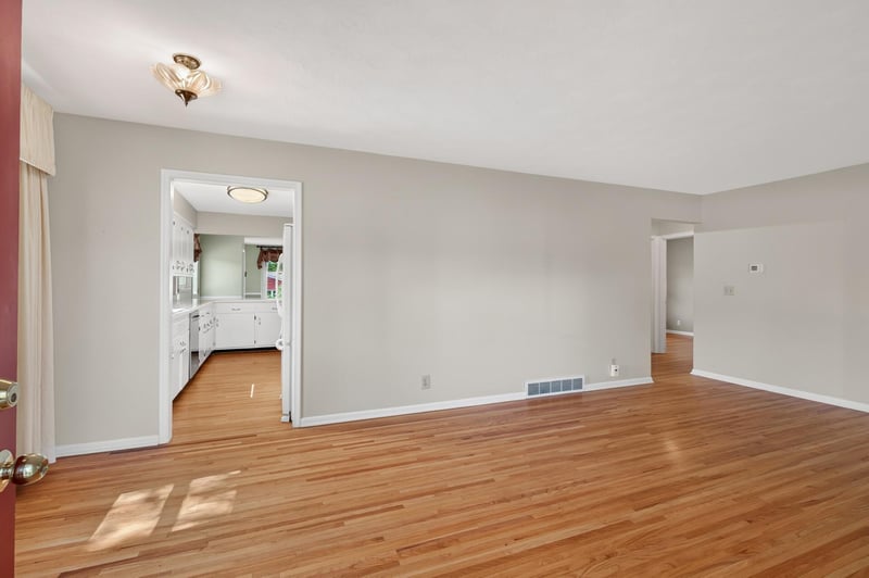 2142 Garnet Dr, Eagan, MN 55122