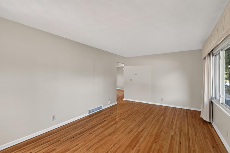 2142 Garnet Dr, Eagan, MN 55122