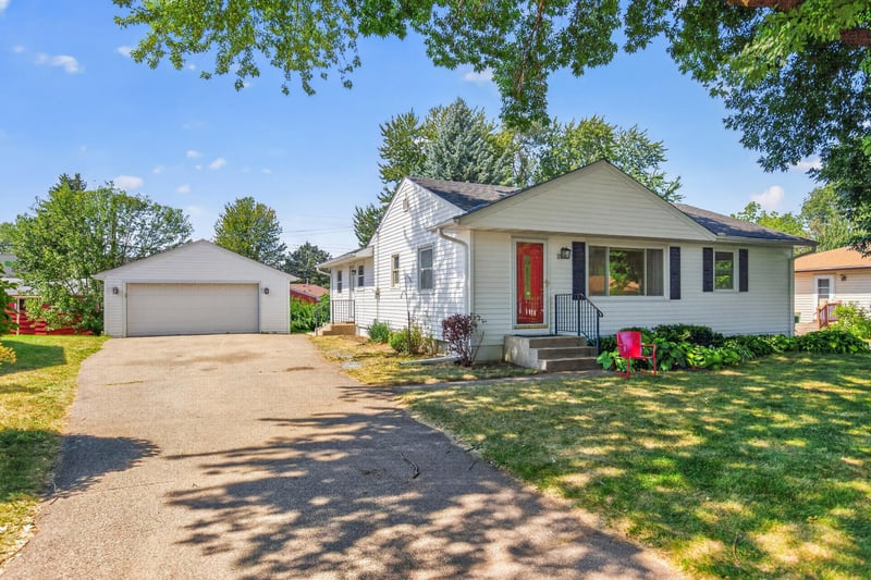2142 Garnet Dr, Eagan, MN 55122