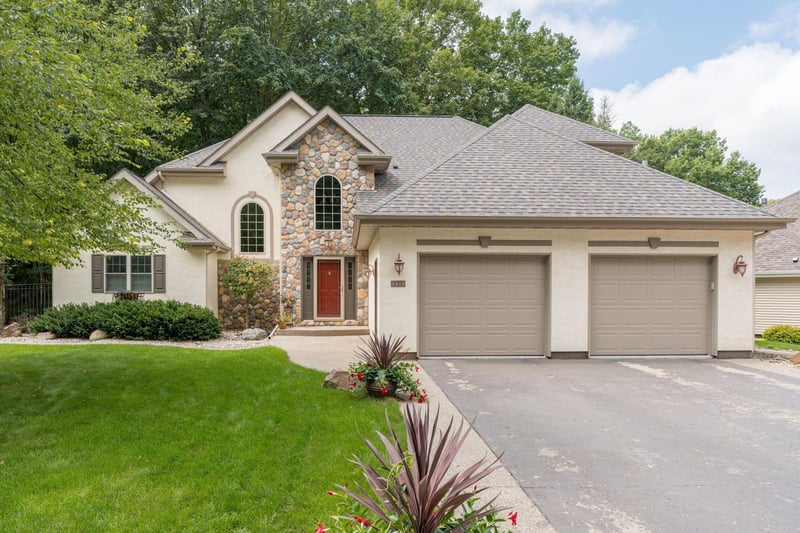121 Bartholomew Ln, Mankato, MN 56001