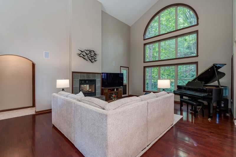 121 Bartholomew Ln, Mankato, MN 56001