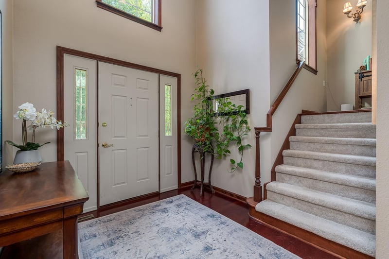 121 Bartholomew Ln, Mankato, MN 56001