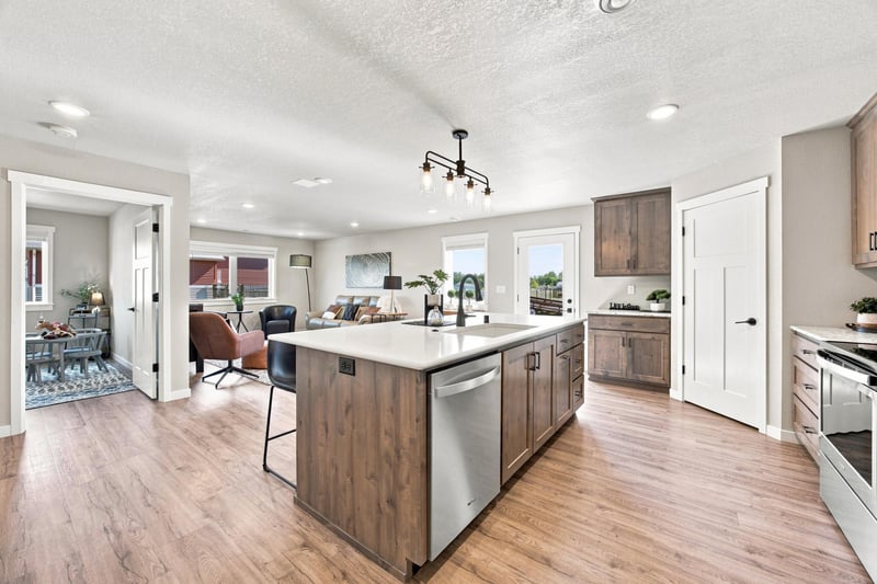 1102 Lilac Ln, Moorhead, MN 56560