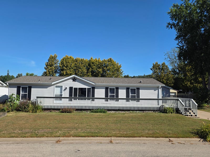 320 6th Ave NE, Plainview, MN 55964