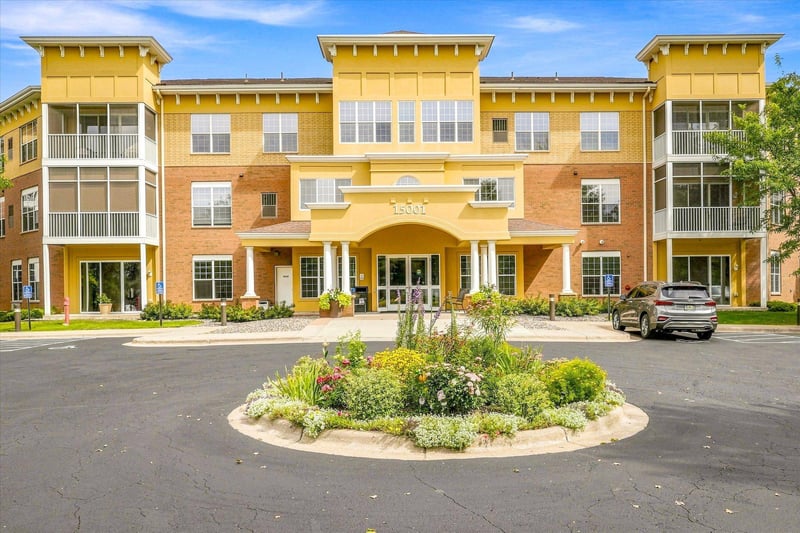 15001 Burnhaven Dr #207, Burnsville, MN 55306