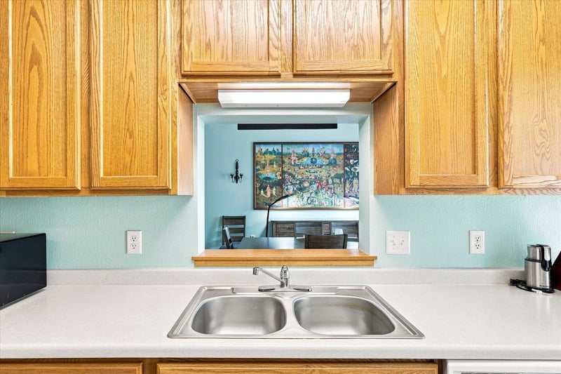 15001 Burnhaven Dr #207, Burnsville, MN 55306