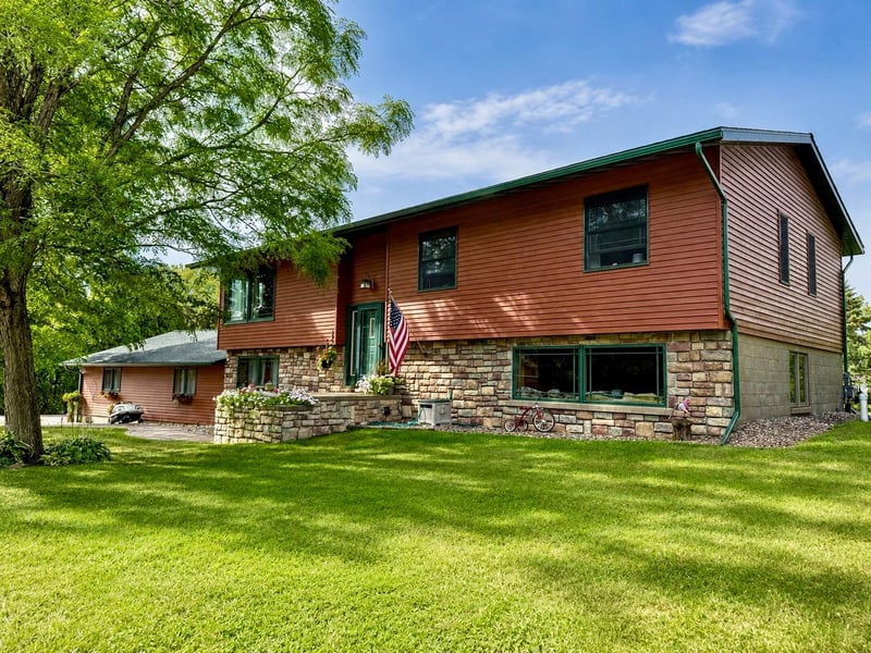 140 2nd St S, Lewiston, MN 55952