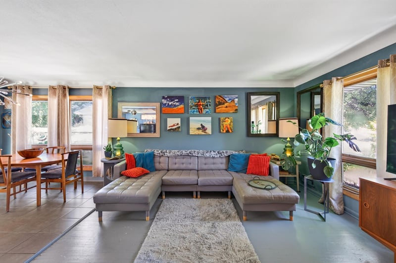 1317 Charlton St, West Saint Paul, MN 55118