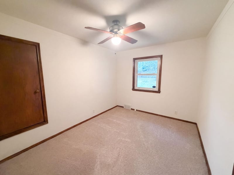 2804 Churchill St, Roseville, MN 55113