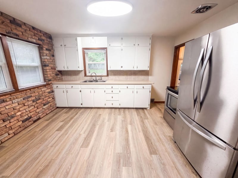 2804 Churchill St, Roseville, MN 55113