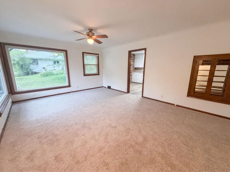 2804 Churchill St, Roseville, MN 55113