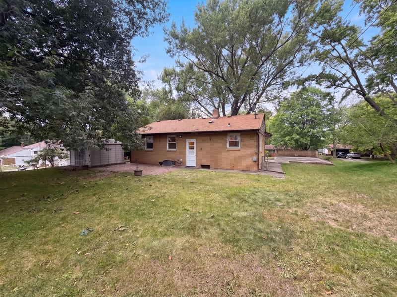 2804 Churchill St, Roseville, MN 55113