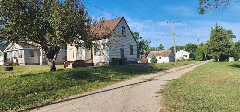 400 Short Line Ave, Sunburg, MN 56289