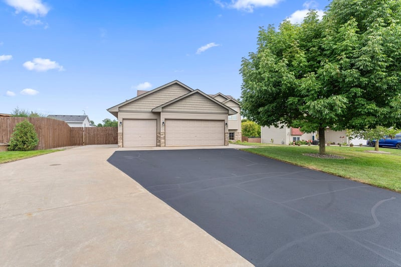 1704 Jefferson St S, Cambridge, MN 55008