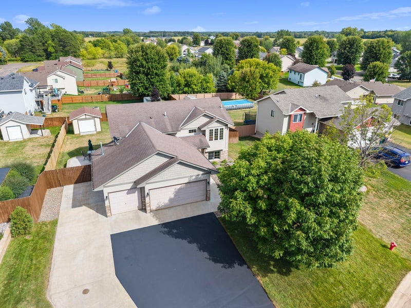 1704 Jefferson St S, Cambridge, MN 55008
