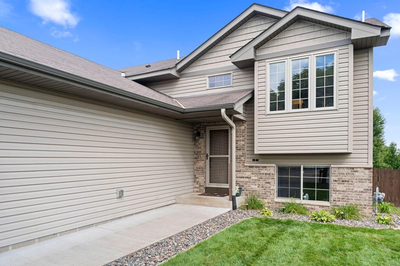 1704 Jefferson St S, Cambridge, MN 55008