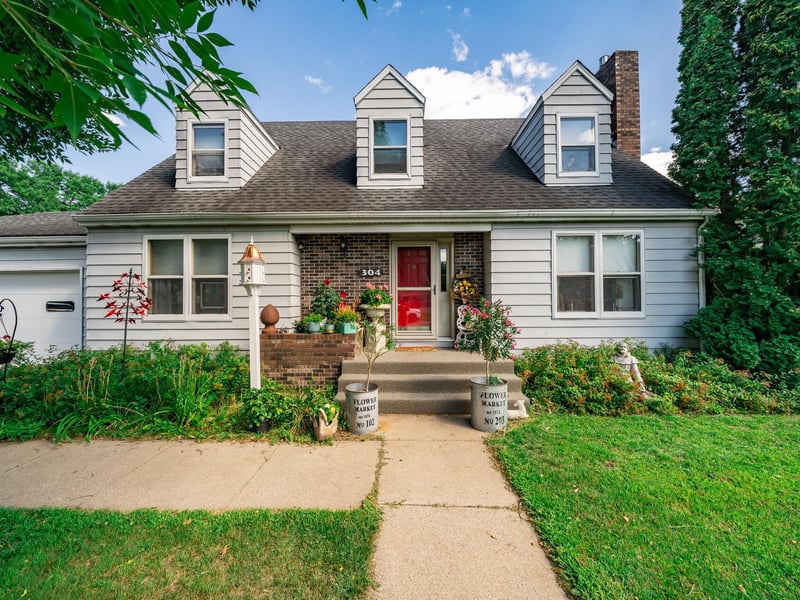 304 3rd St NE, Little Falls, MN 56345
