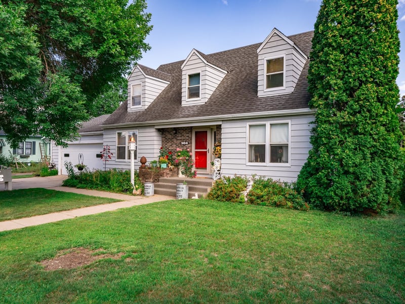 304 3rd St NE, Little Falls, MN 56345