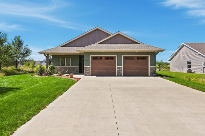3049 Nottingham Rd S, Saint Cloud, MN 56301