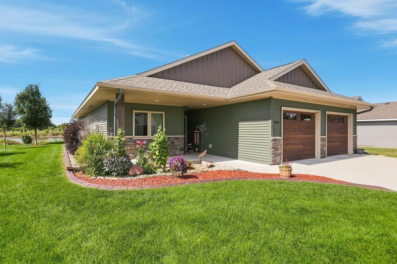 3049 Nottingham Rd S, Saint Cloud, MN 56301