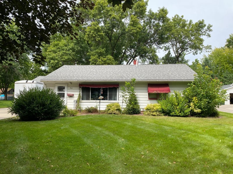 912 13th Ave SW, Willmar, MN 56201