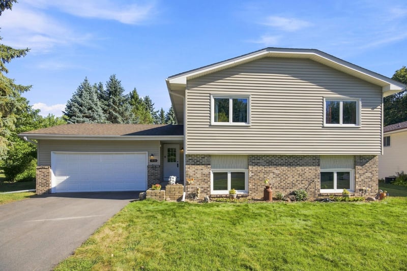 1530 Lois Dr, Shoreview, MN 55126
