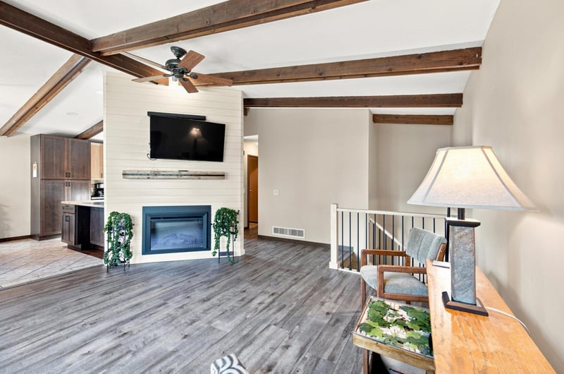 1530 Lois Dr, Shoreview, MN 55126