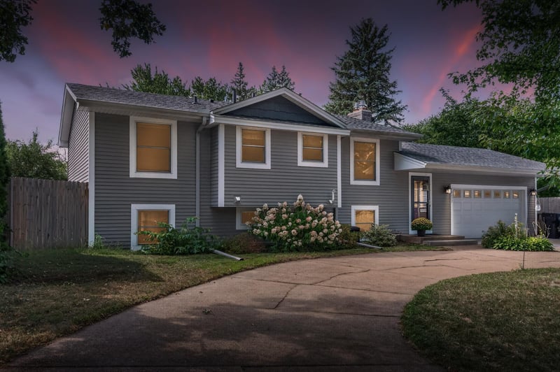 10657 Verdin St NW, Coon Rapids, MN 55433