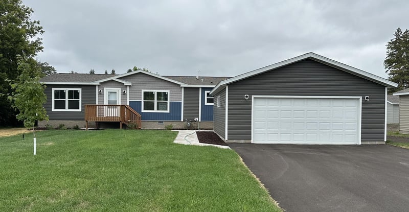 404 NE 1st St, Staples, MN 56479