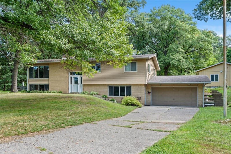4550 N Benton Dr, Sauk Rapids, MN 56379