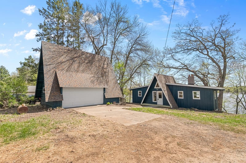 19055 Island View Dr, Mora, MN 55051