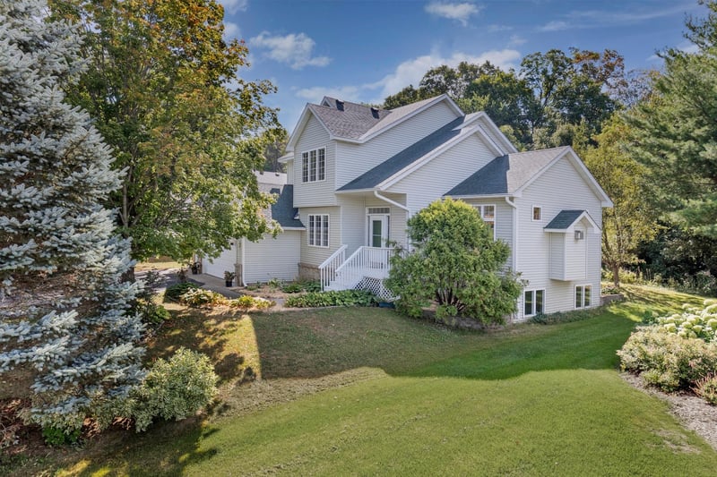 1335 Woods Creek Dr, Delano, MN 55328