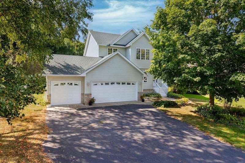 1335 Woods Creek Dr, Delano, MN 55328