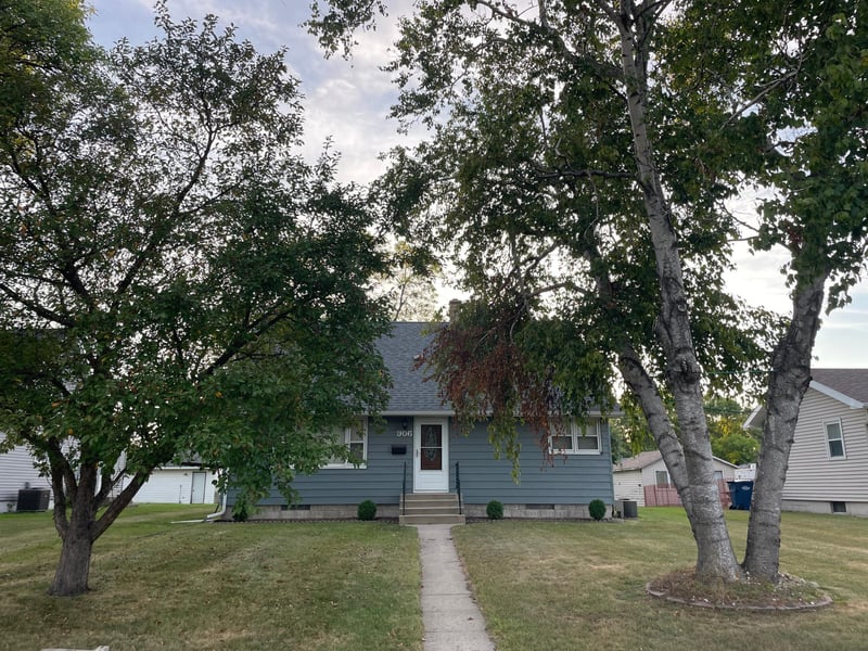 906 15th St S, Benson, MN 56215