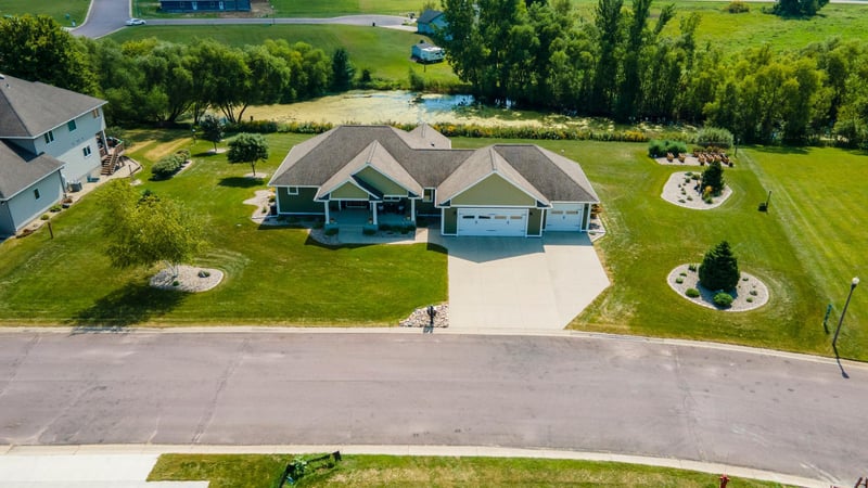 864 Goves Way, Madelia, MN 56062