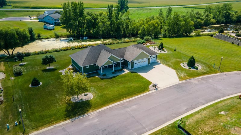864 Goves Way, Madelia, MN 56062