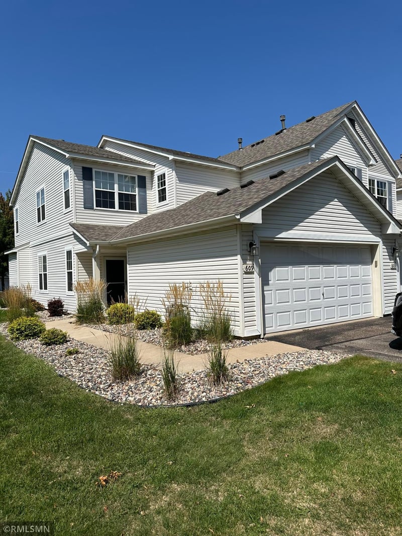 603 Providence Dr, Shakopee, MN 55379