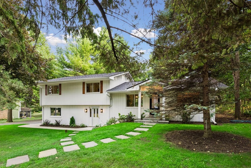 18065 Berry Ln, Wayzata, MN 55391