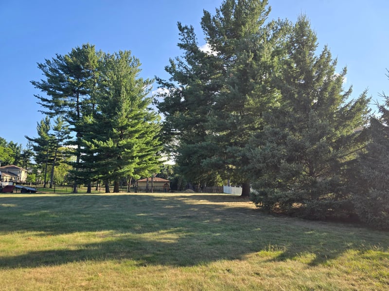 560 Fisher Cir, Vadnais Heights, MN 55127