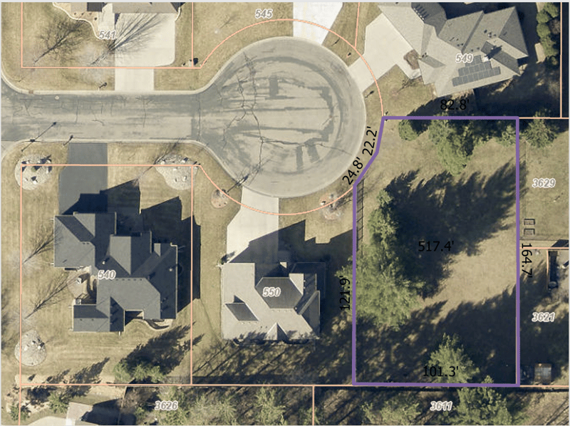 560 Fisher Cir, Vadnais Heights, MN 55127