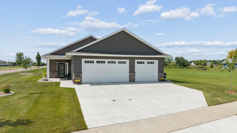 1352 Bradford St SE, Hutchinson, MN 55350